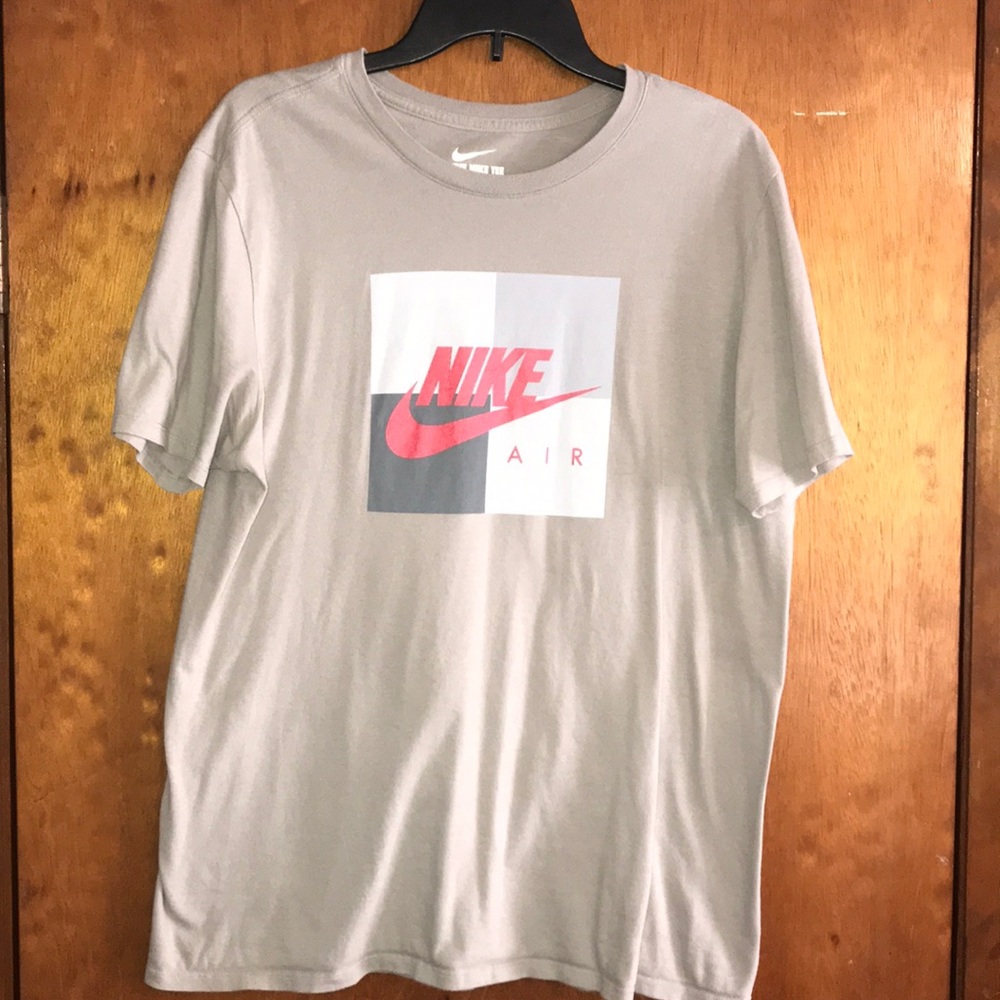 Gray Nike Short Sleeve Tee